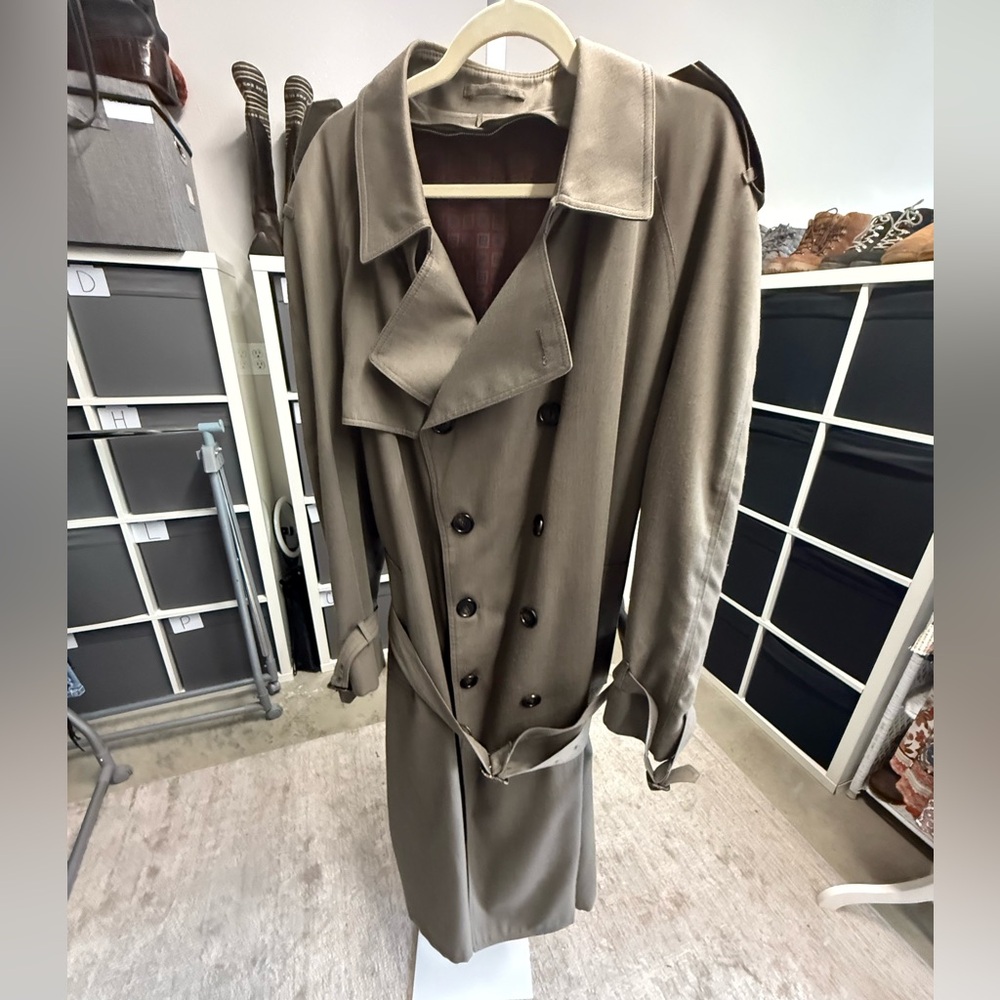 London Fog Vintage Classic Double-Breasted Trench Coat 
size 46 Regular